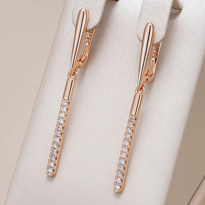 Boucles d'oreilles pendantes en or rose 18 carats avec petites pierres en zircone cubique naturelle - AC