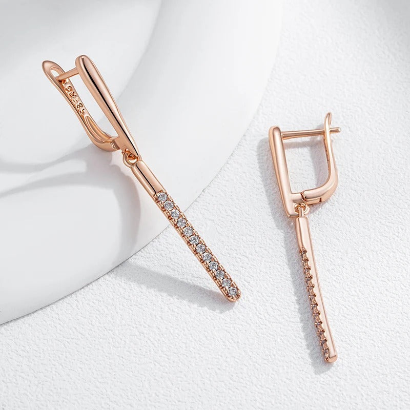 Boucles d'oreilles pendantes en or rose 18 carats avec petites pierres en zircone cubique naturelle - AC